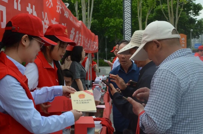 盐途有助惠万家 救助有感暖民心——盐城市开展社会救助政策集中宣传活动